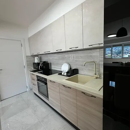 Cozy Apartment-center Of Скопье